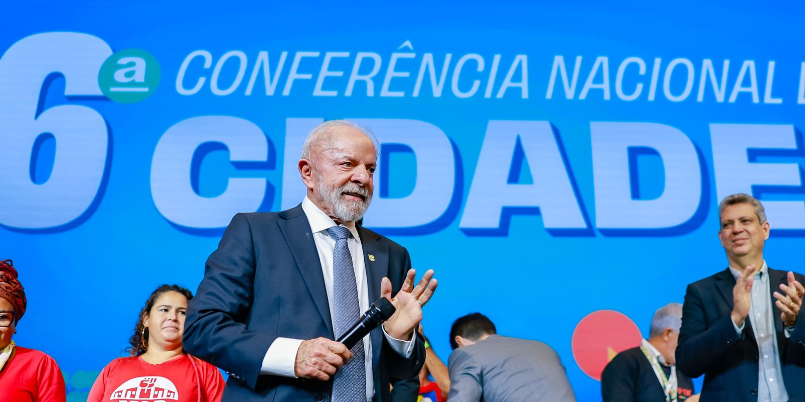 Lula critica Zema por não usar R$ 3,5 bi em obras de prevenção à chuva